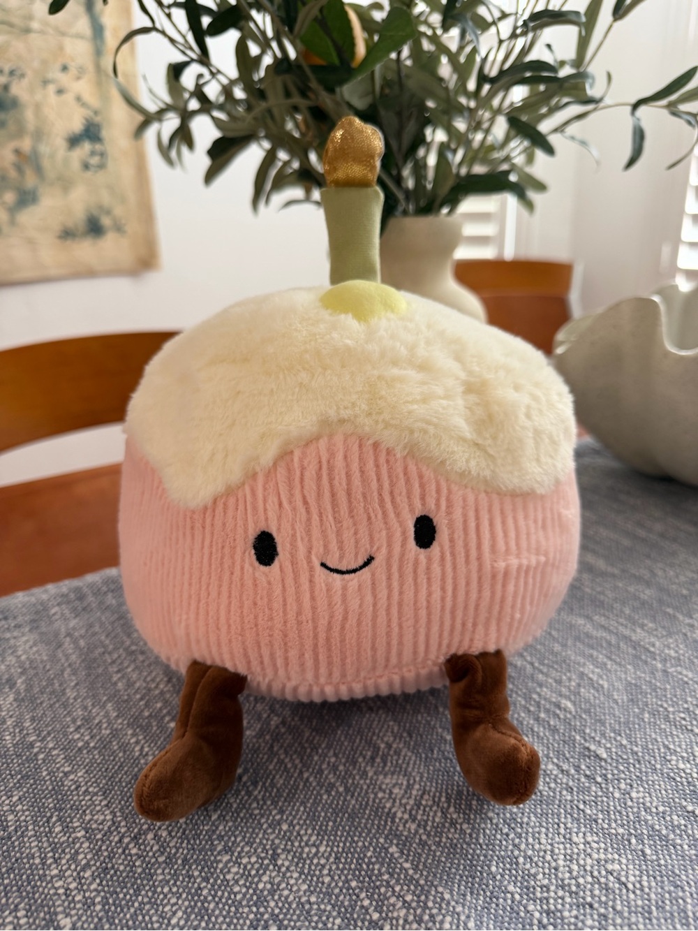 Strawberry amusable cupcake with candle push/stuffy toy like the Shanghai collab